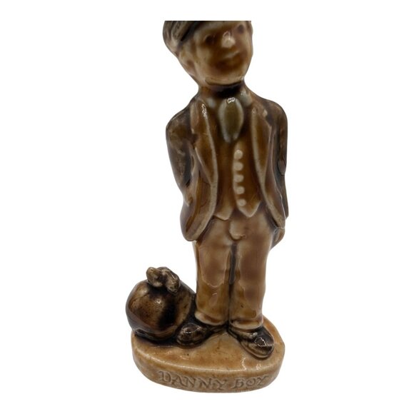 Vintage Wade Danny Boy Irish Song Folk Art Tales Porcelain Figurine Ireland 3.75 - Picture 2 of 7